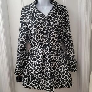 APPRAISAL Giraffe Print Trench Coat